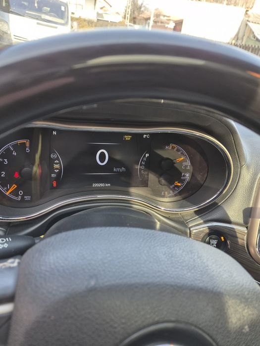 Vând Jeep Grand Cherokee  Overland