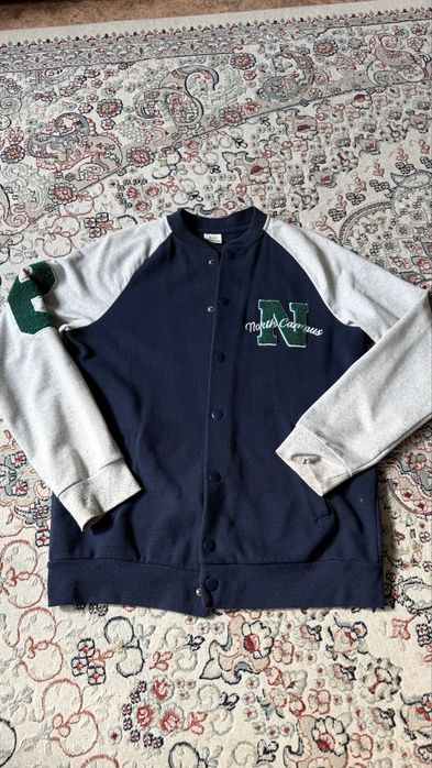 Продам бомбер на подростка на 9-12 лет.