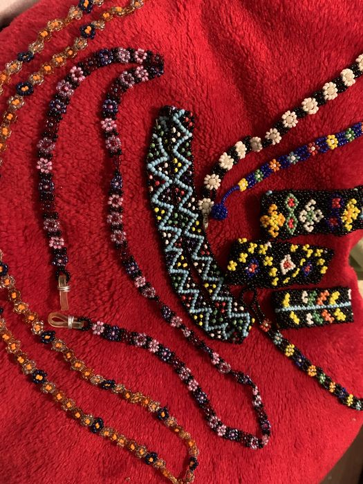 Coliere si bratari cu motive traditionale