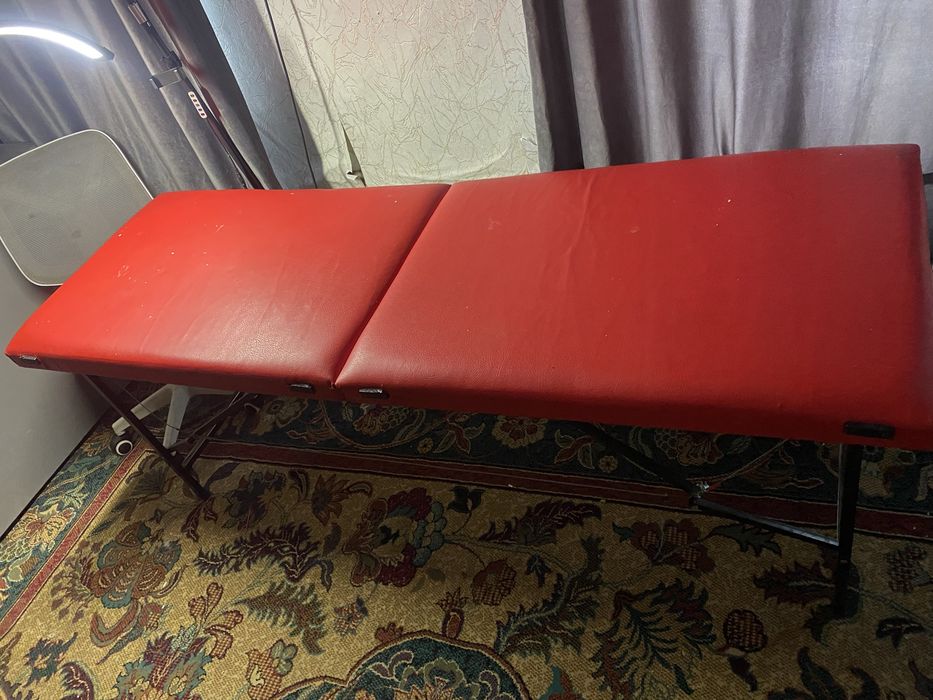 Продам кушетку и лампу луна