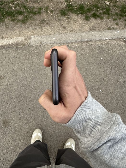 iPhone 11 black 64gb