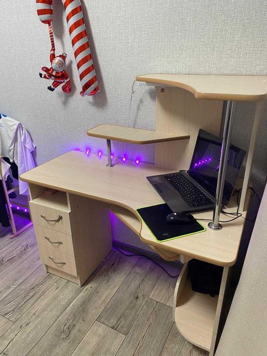Продам компьютерный стол