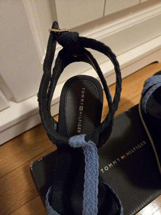 Sandale Tommy Hilfiger, 37, ca noi