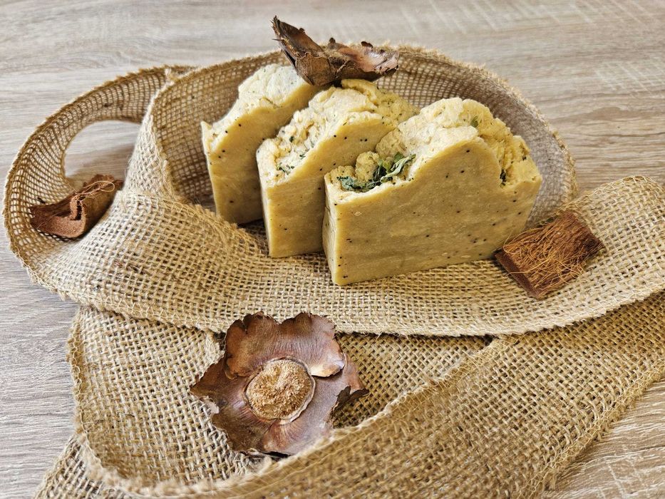 Sapun natural, handmade - 1 bucata sapun cu mac si uleiuri esentiale de portocala, bergamota, iasomie si ceai verde