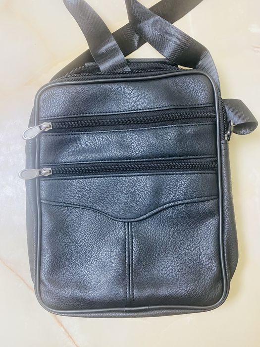 Borseta neagra din piele naturala