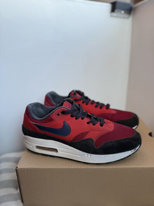 Nike AirMax rosu cu negru marimea 42 originali in stare buna