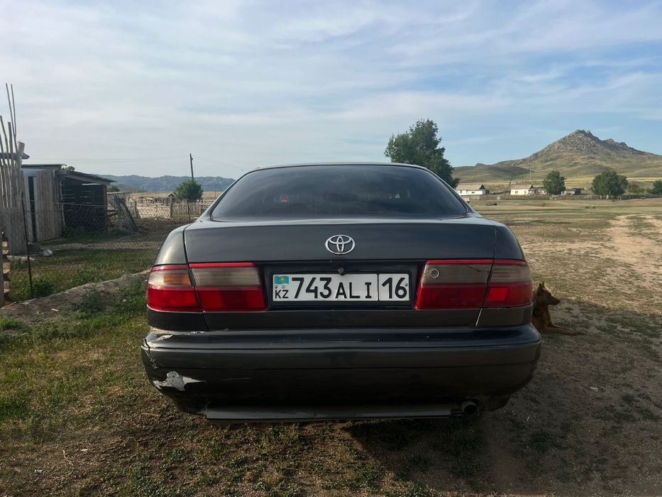 продам тайота карина е