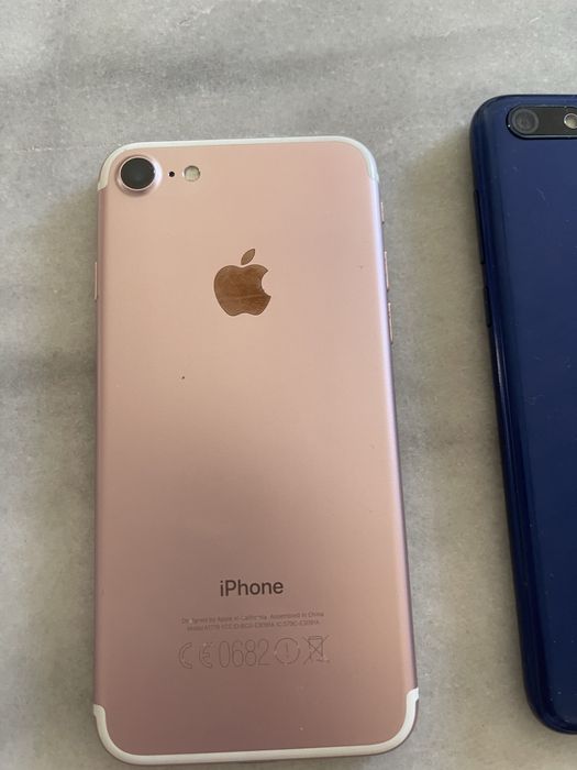 Два телефонаIphone 7 и Huawei