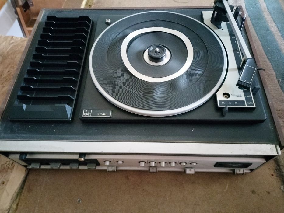 Vând un studio Deck caset +Radio+Pik-up