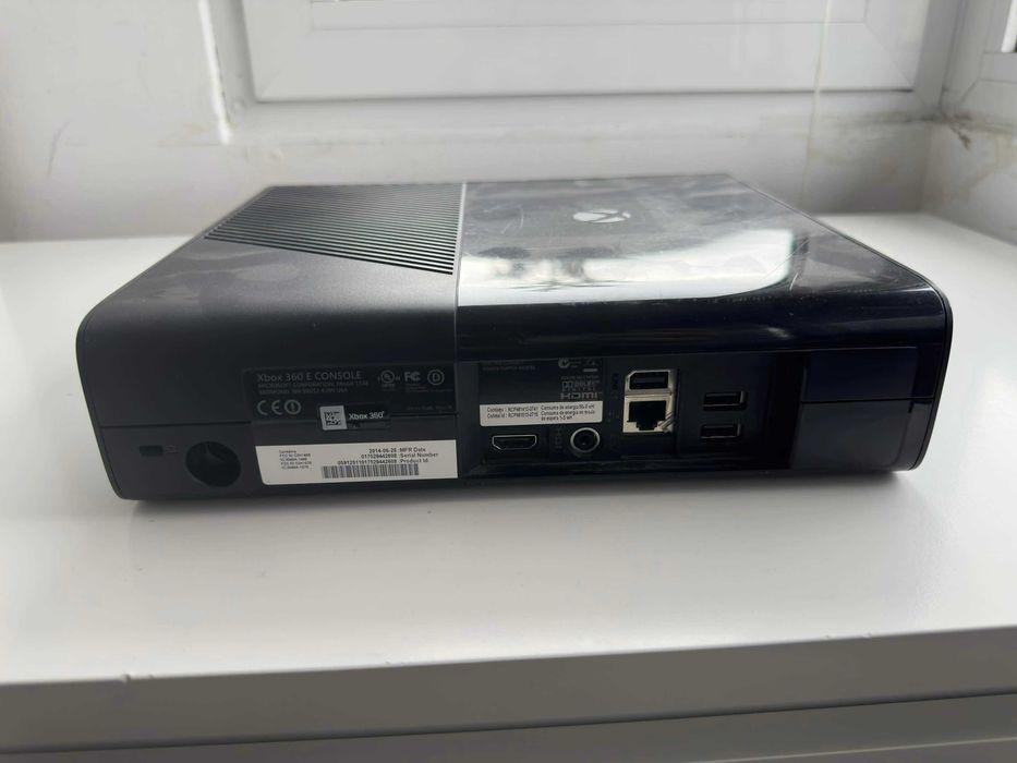 Xbox 360 500GB + Kinect + 2 Controllere + 11 Jocuri