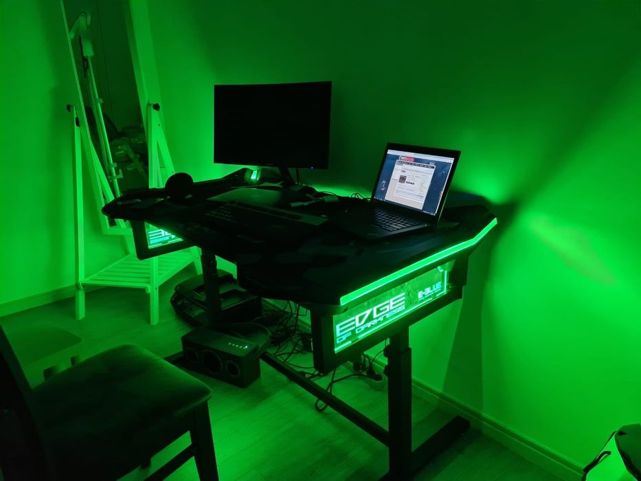 Продаётся компьютерный стол