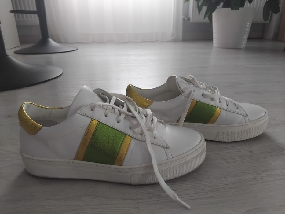 Adidasi albi musette