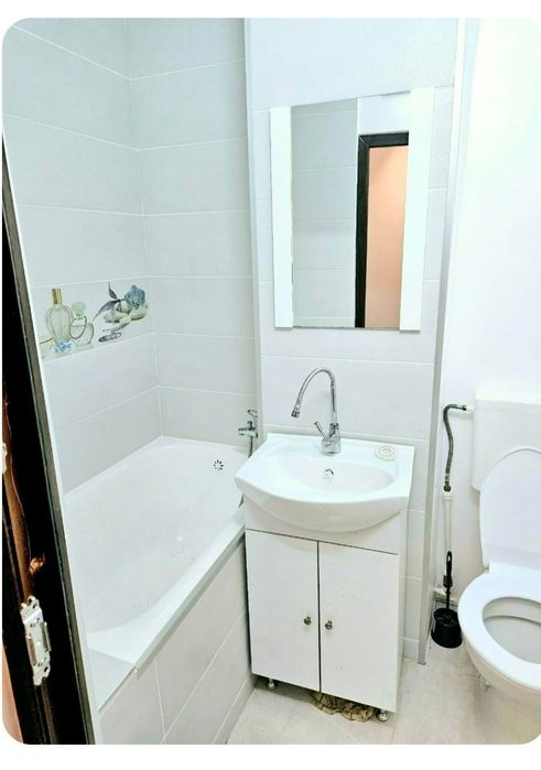 Închiriez apartament
