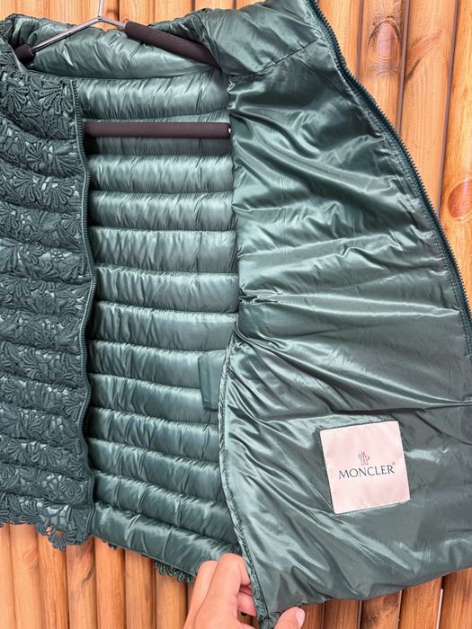 Страхотна грейка / елек  Moncler