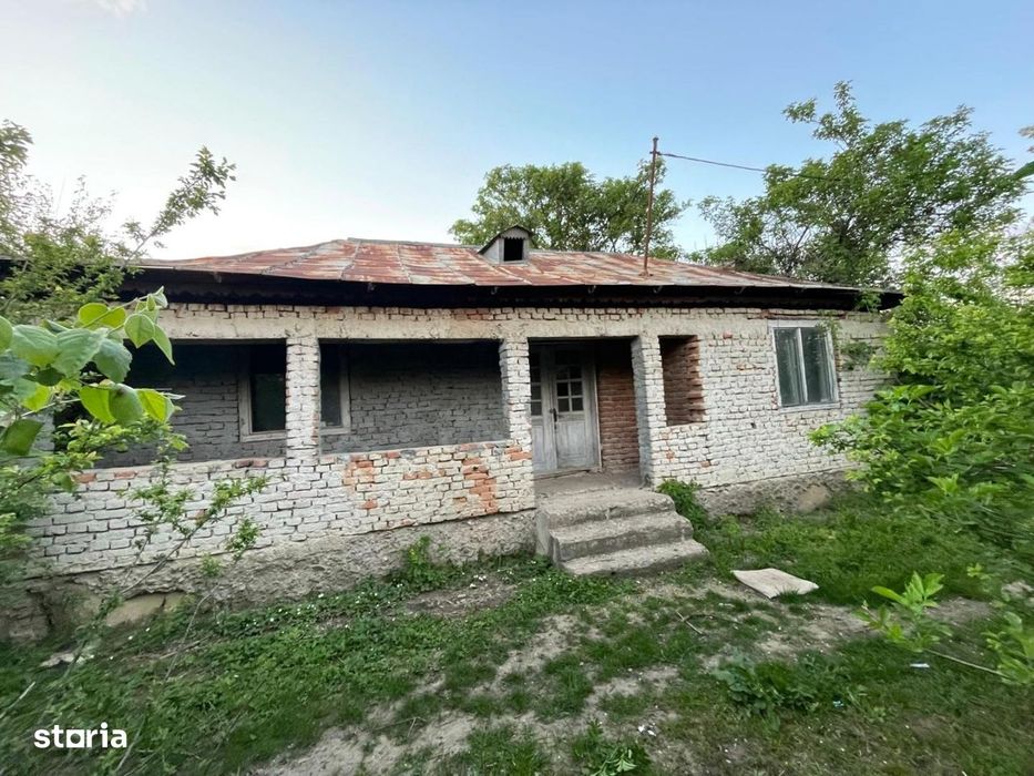 Vand Teren 1723 mp cu casa 3 camere in comuna Merei Judet Buzau