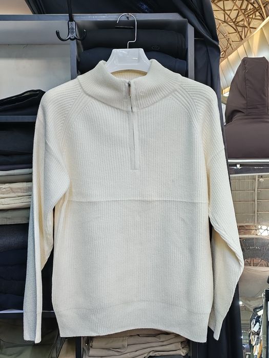 Кийим кечаклар сотилади