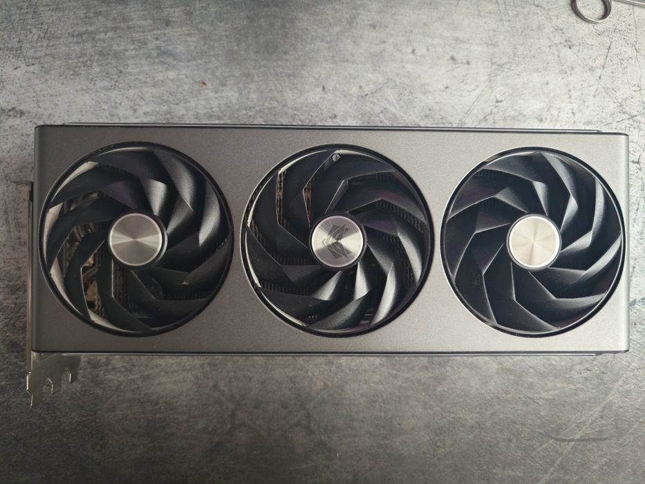 Vând Placa video AMD 7900 XTX 24 GB Sapphire NITRO+