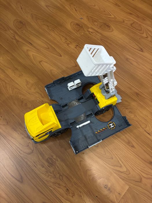 Трансформиращ камион