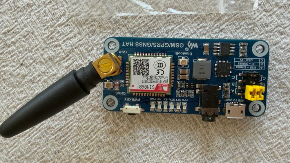 Waveshare SIM868 GSM/GPRS/GNSS + Bluetooth HAT за Raspberry Pi
