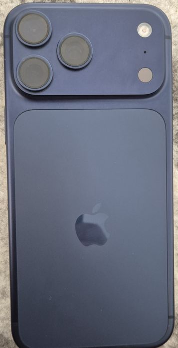 Iphone 17 pro max blue