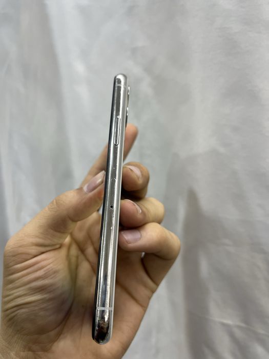 IPhone 11 Pro 64GB.         .