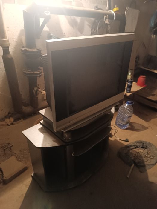 Televizor sotiladi LG eski variant ishlaydi hammayogʻi.