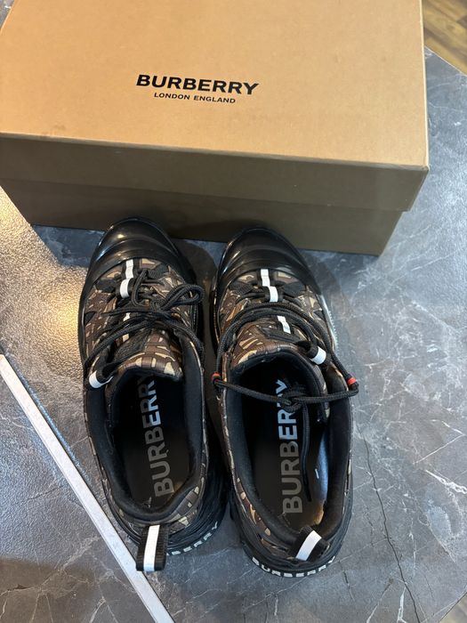 Кроссовки от burberry