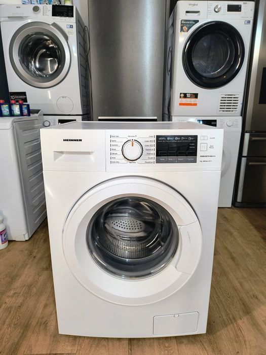 Mașină de spălat rufe Indesit cu uscător impecabil