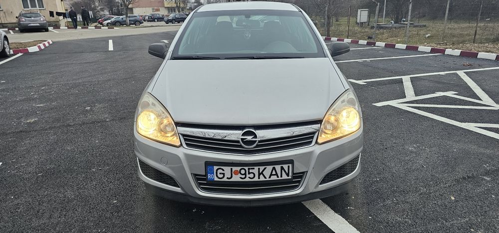 Vând Opel Astra H  2010