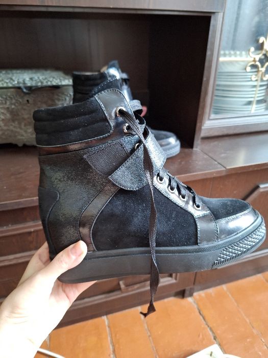 Спортивные ботинки