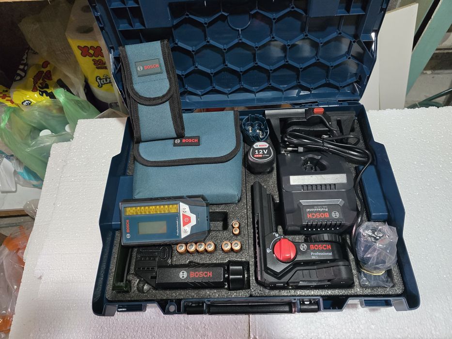 Лазерен нивелир Bosch GLL 3-80 CG, 30м, с батерия, зарядно и аксесоари