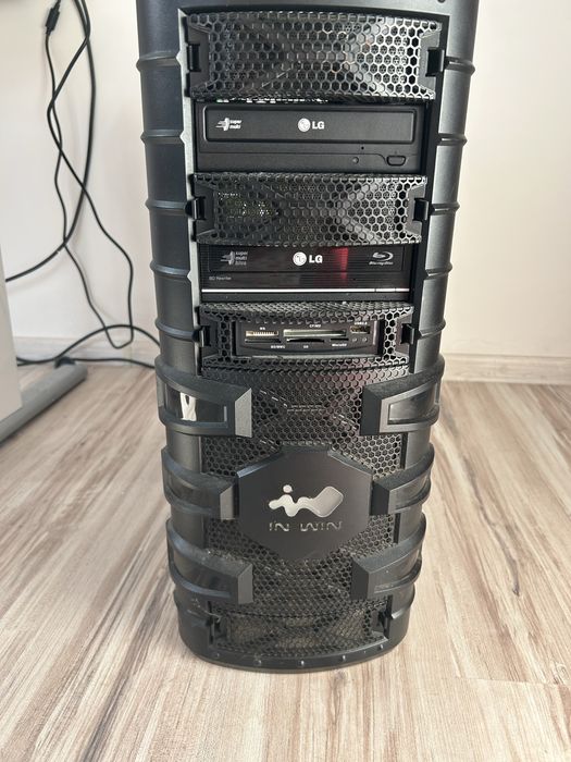 Компютър i7 3.40 ghz 4 ядрен.ssd,16 ram.2gb video .