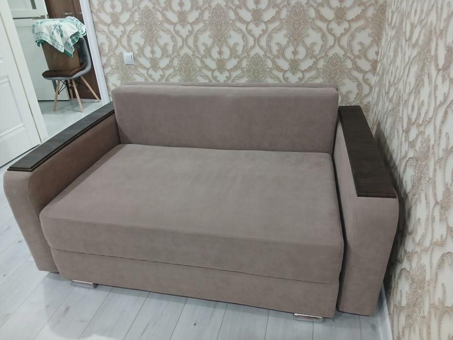 Двухместный диван