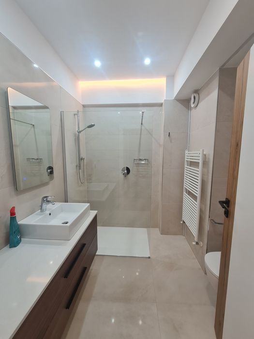 Vând apartament cu două camere în bloc nou mobilat si utilat