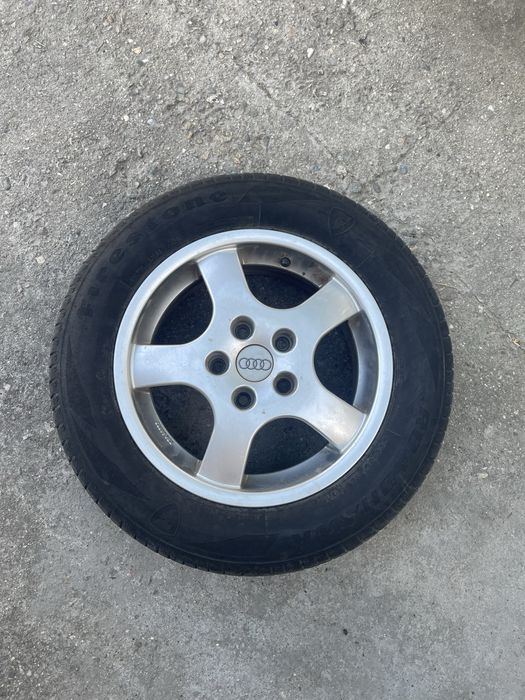 Продавам гуми с джанти за Audi
