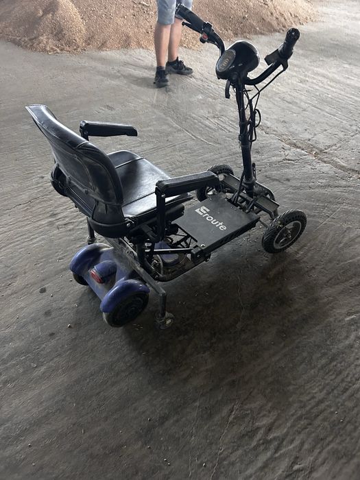 Scooter / Cărucior electric pliabil eRoute – Bătrâni / Dizabilități (Folosit de 4 ori)