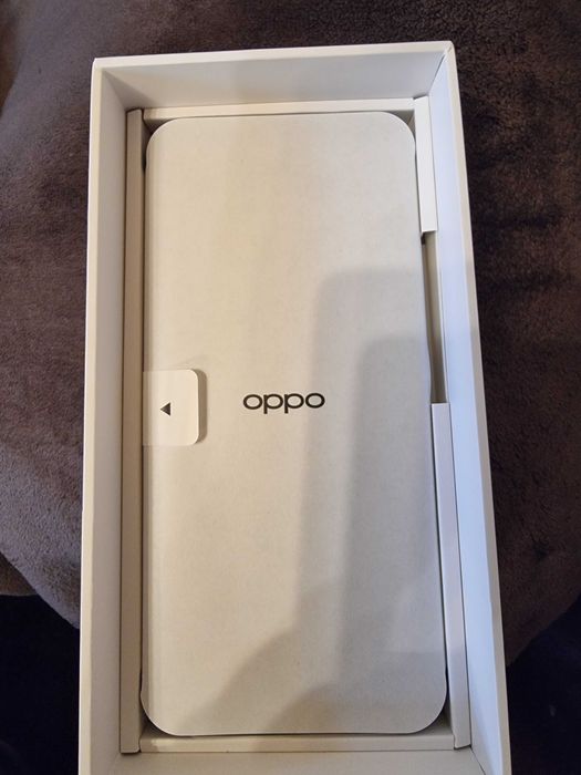 Нов неизползван смарфон Oppo