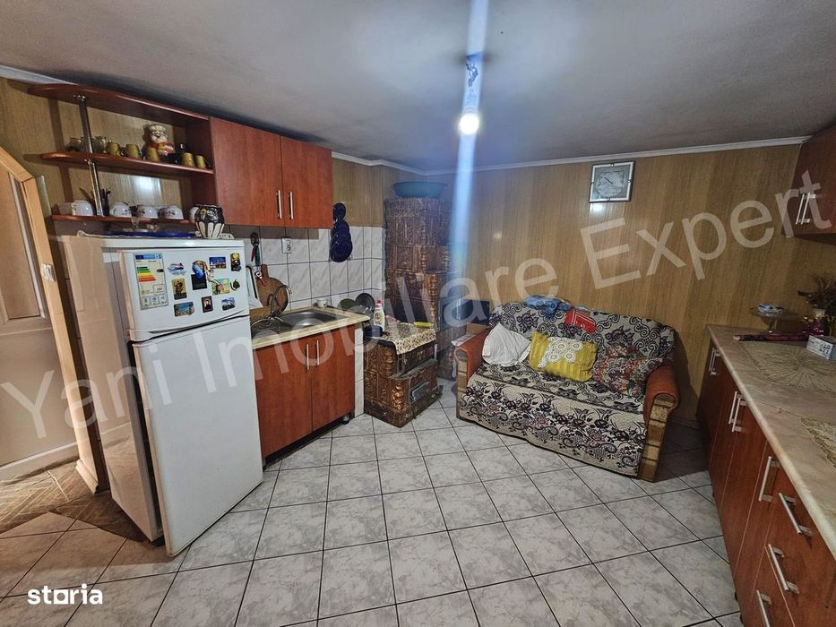 Casă de vânzare în comuna Corbeni, județ Argeș.