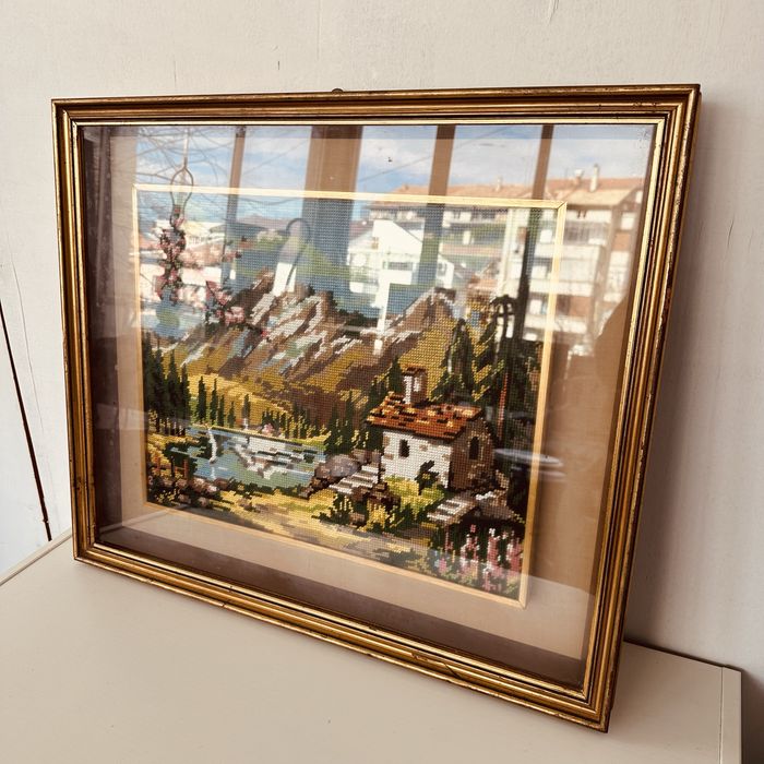 Ръчно ушит гоблен – планински пейзаж, 64×54 см, с рамка и стъкло