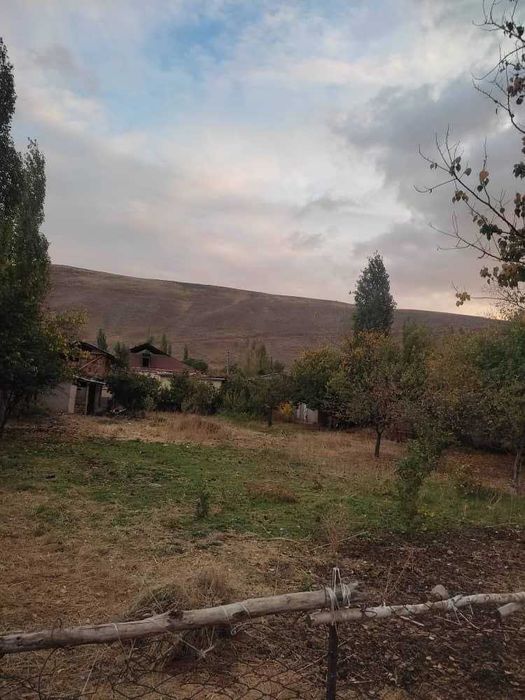 8 sotоk uchastka sotiladi