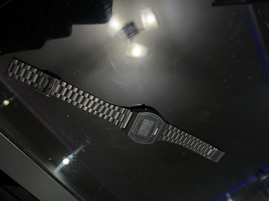 Часовник касио черен