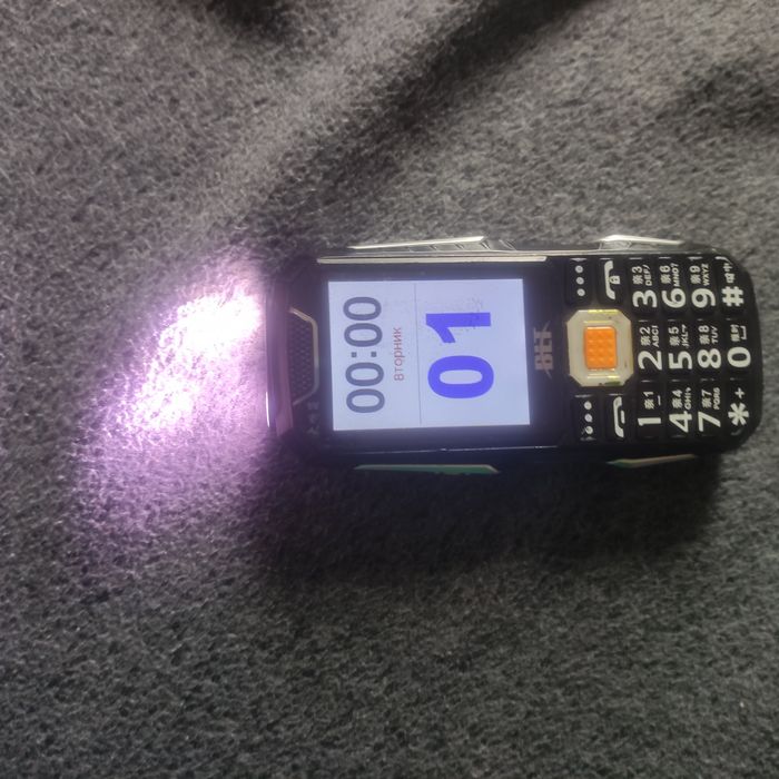 китайски военен телефон с 2 сим карти