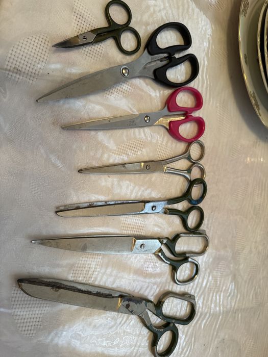 Продается  больших ложки и ножницы