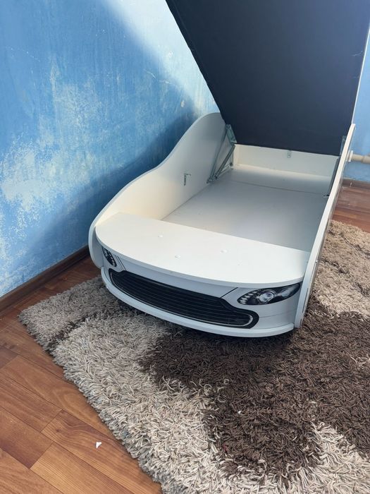 Продам детскую кровать машинку