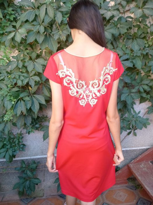 Платье красное продаётся