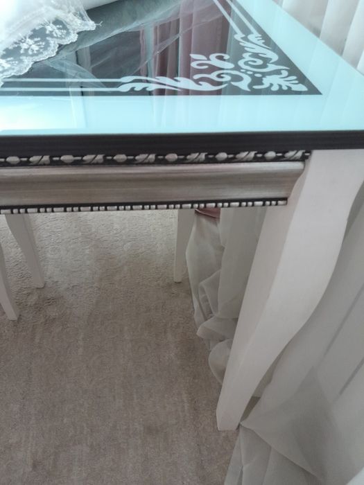 Продам гостинную и стол в комплекте