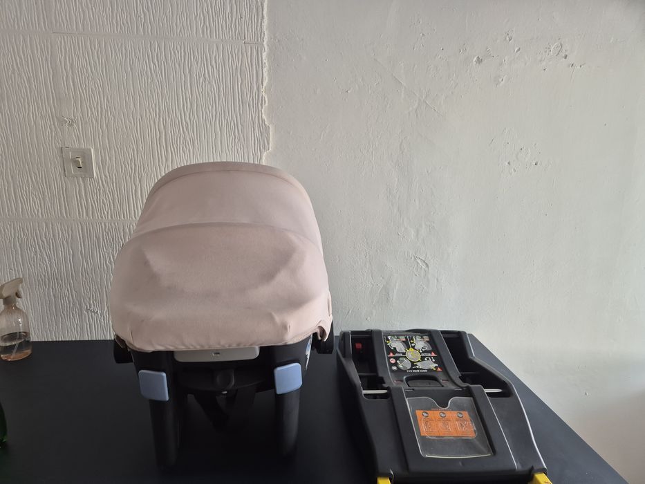 Розово Столче/кошче за кола peg perego + основа isofix   40- 87 см