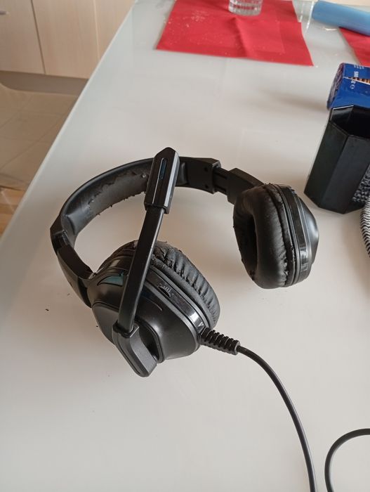 Vând căști hp gheiming originalele.