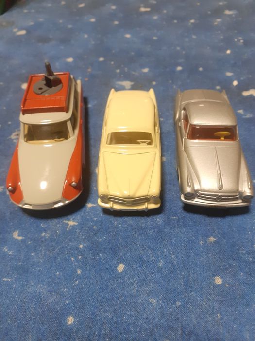 Метални колички Dinki toys