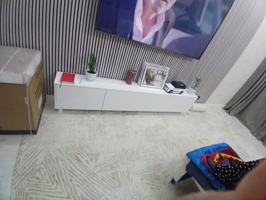 Продам тумбу под телевизор